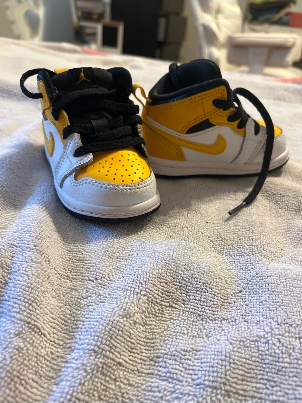 Jordan Kids' High-Top Sneakers in Yellow, White & Black